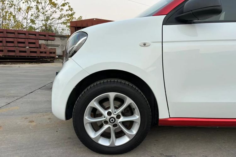 smart forfour 2016款 1.0L 52千瓦灵动版车身外观6007