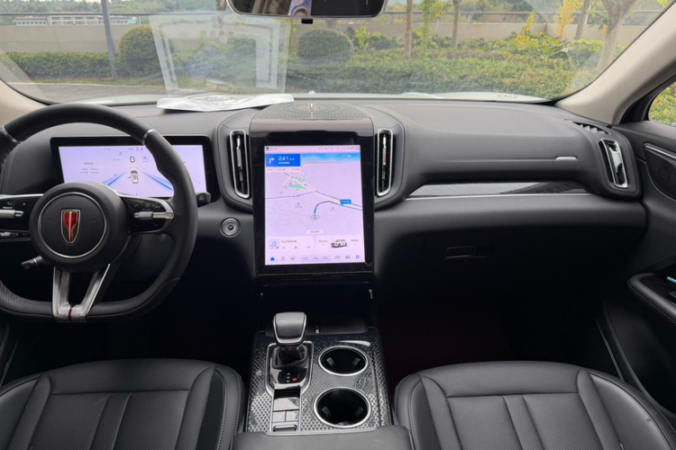 红旗HS3 PHEV 2024款 PHEV 115km 劲为版中控内饰7001