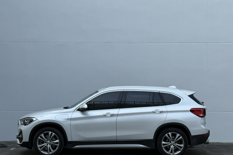 宝马X1新能源 2020款 xDrive30Le 尊享型车身外观6007