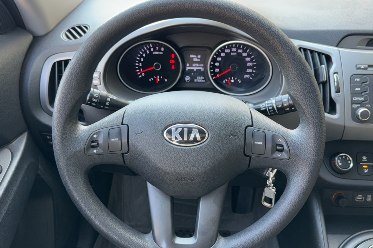 起亚 智跑 2015款 2.0L 自动两驱版GL中控内饰7005