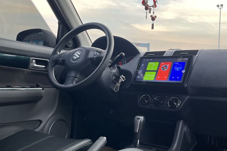 铃木 雨燕 2016款 1.5L 自动时尚型酷玩版中控内饰7003