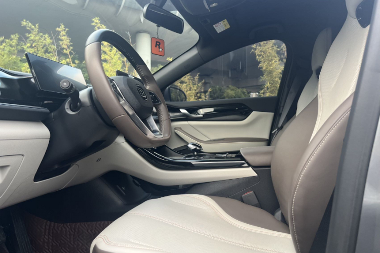 比亚迪 秦PLUS 2023款 冠军版 DM-i 55KM领先型中控内饰7001