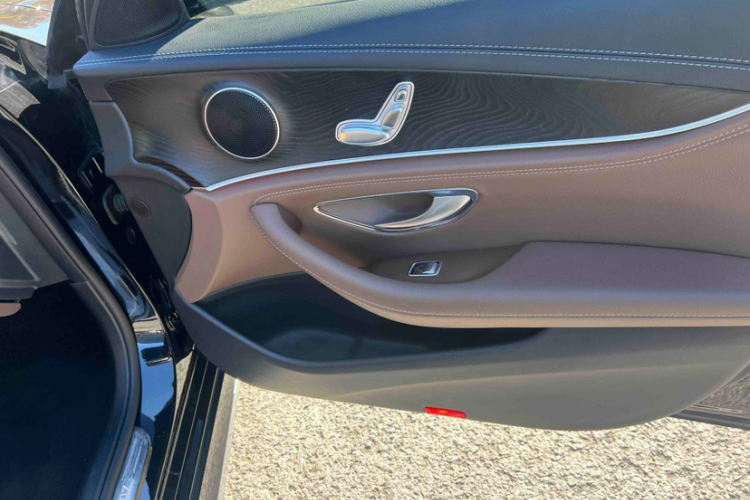 奔驰E级 2016款 E 200 L 运动型中控内饰7004