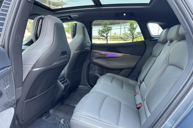 领克08 EM-P 2025款 220km 四驱性能Halo局部细节9005