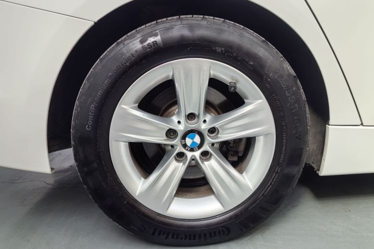 宝马3系 2014款 320i 时尚型车身外观6006