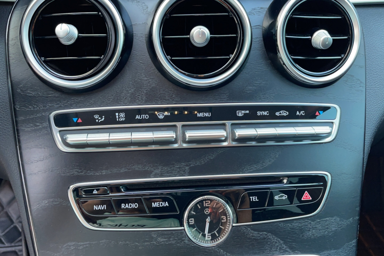 奔驰C级 2018款 C 180 L 时尚型运动版局部细节9007