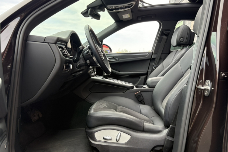 保时捷 2020款 Macan 2.0T中控内饰7010