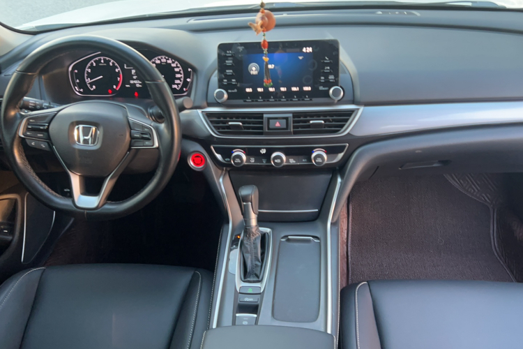 本田 英仕派 2019款 260TURBO 精致版 国VI中控内饰7004