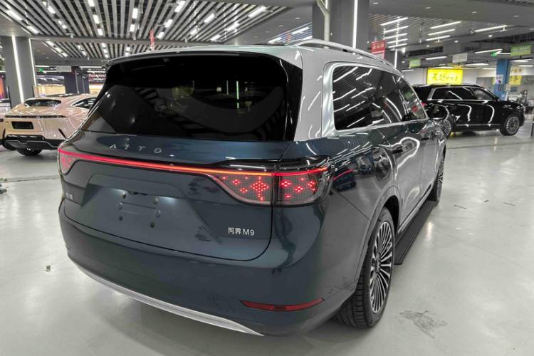 鸿蒙智行 问界M9 2024款 增程 Ultra版 52kWh 5座版车身外观6008