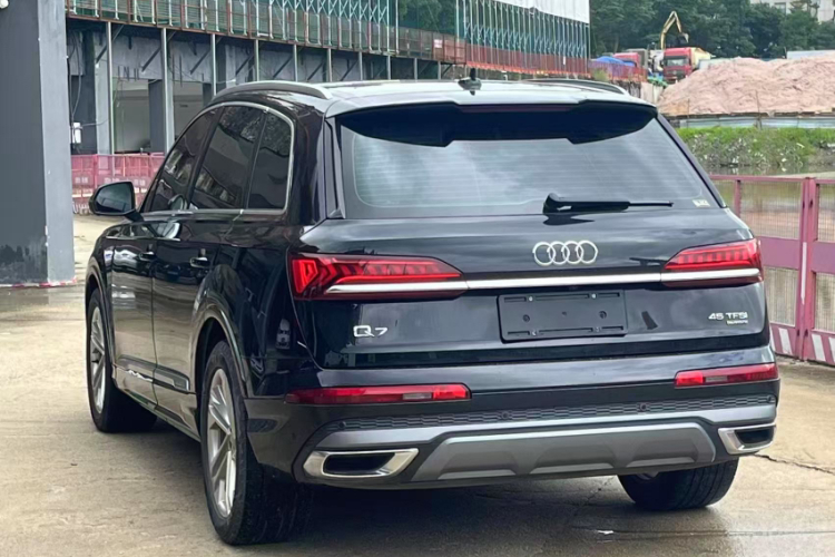 奥迪Q7 2022款 45 TFSI quattro S line运动型车身外观6005