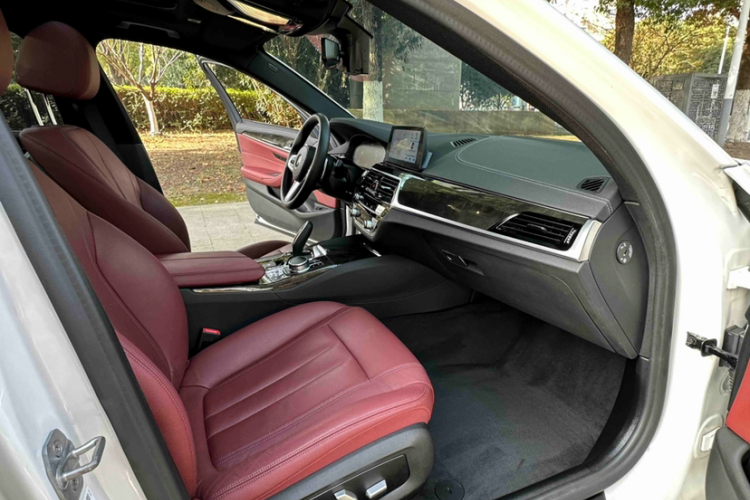 宝马5系 2020款 530Li 领先型 M运动套装中控内饰7012