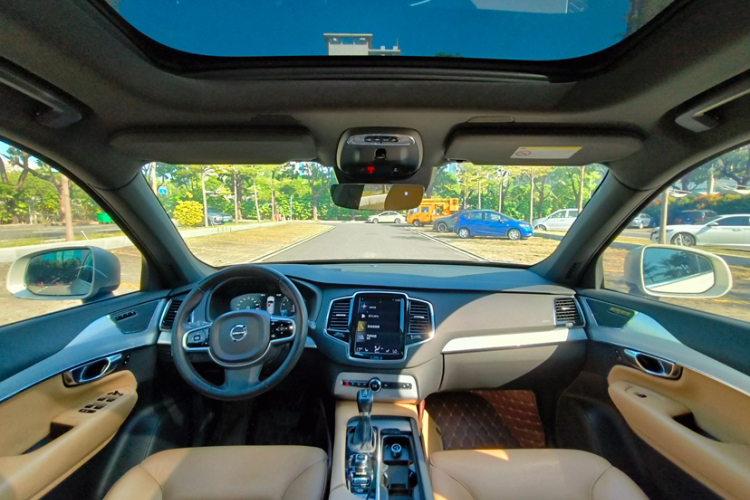 沃尔沃XC90 2018款 T6 智逸版 7座中控内饰7001