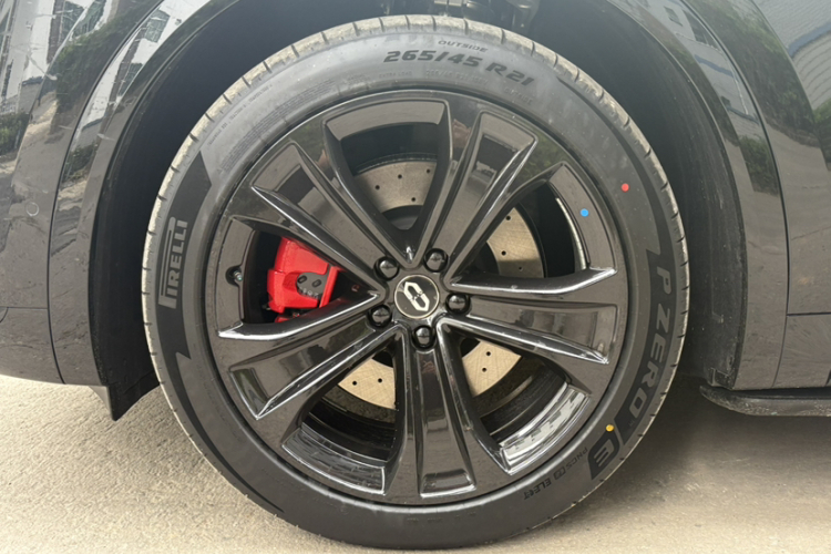 鸿蒙智行 问界M8 2025款 纯电 Ultra 六座四驱版车身外观6005