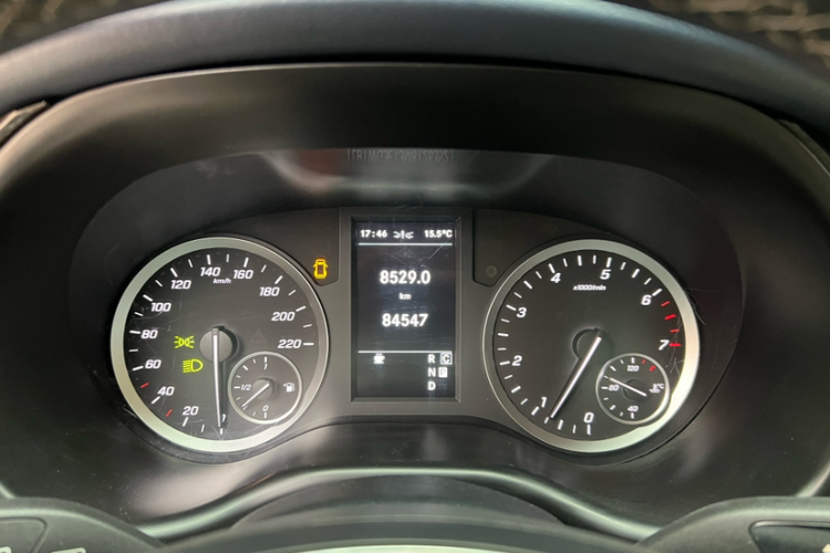 奔驰 威霆 2021款 2.0T 商务版 7座中控内饰15