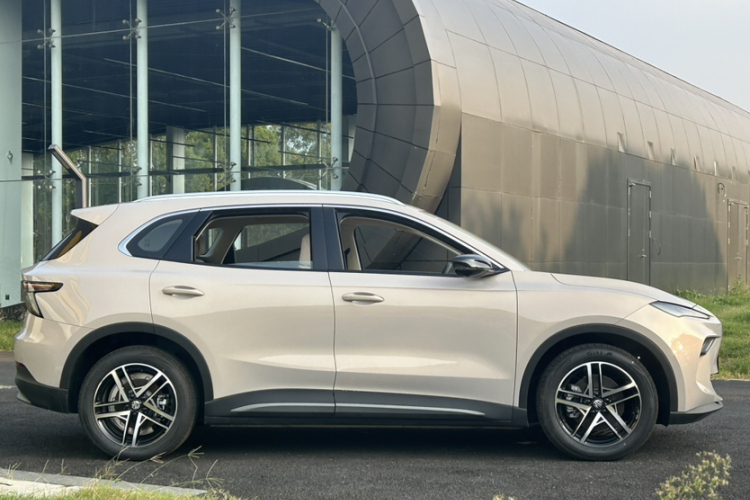 名爵 MG ES5 2025款 425plus 后驱版车身外观6003