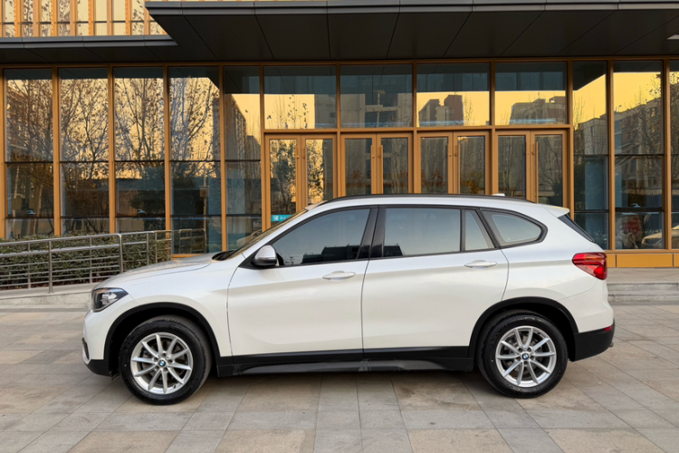 宝马X1 2019款 sDrive18Li 时尚型车身外观6003