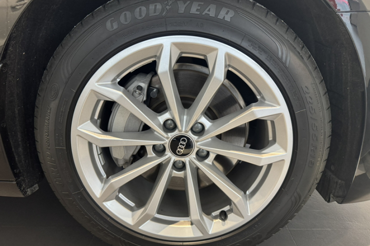 奥迪A6L 2023款 40 TFSI 豪华致雅型车身外观6006