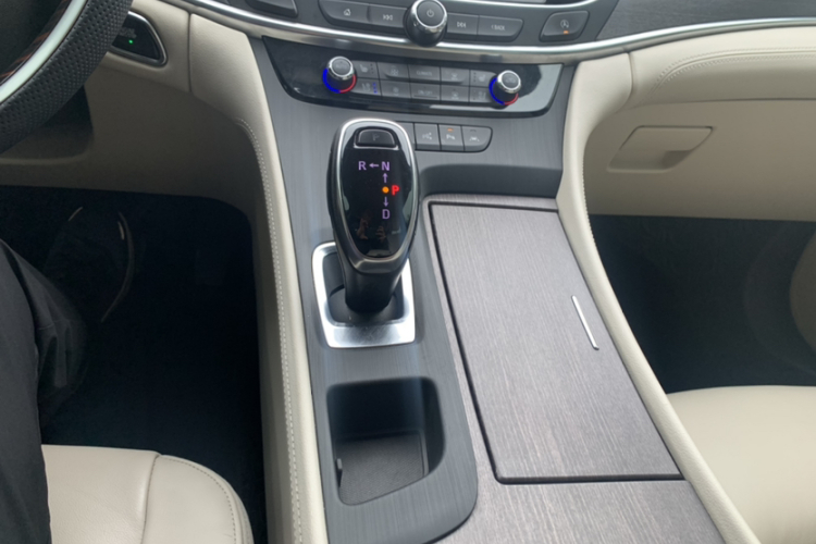 别克 君越 2022款 Avenir艾维亚 先享型中控内饰7004