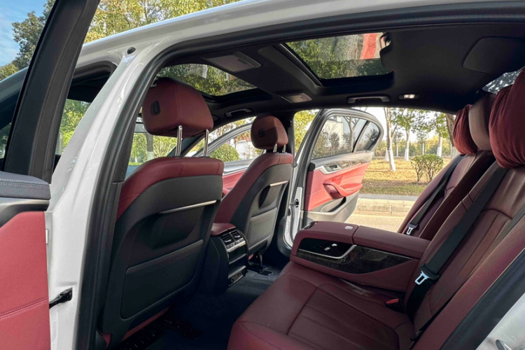 宝马5系 2020款 530Li 领先型 M运动套装中控内饰7005