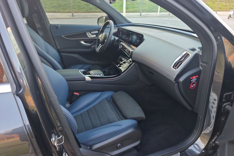 奔驰EQC 2022款 改款 EQC 400 4MATIC中控内饰7005