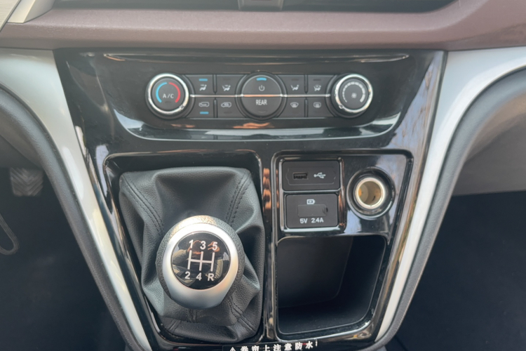 江淮瑞风 瑞风M3 2023款 PLUS 1.8L 9座智联版局部细节18