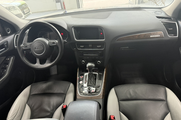 奥迪Q5 2017款 Plus 40 TFSI 舒适型中控内饰7002