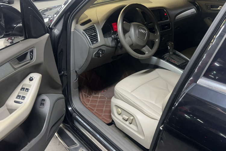 奥迪Q5 2011款 2.0TFSI 技术型中控内饰7003