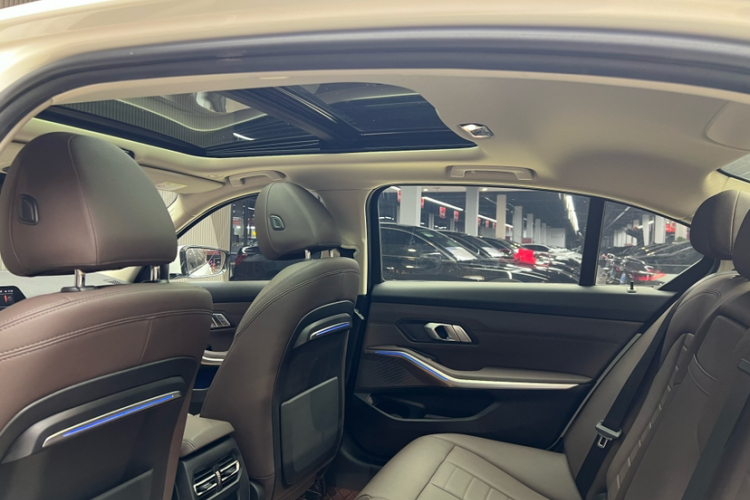 宝马3系 2020款 改款 325Li M运动套装中控内饰7009