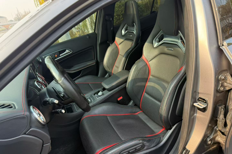 奔驰GLA AMG 2015款 AMG GLA 45 4MATIC中控内饰7011