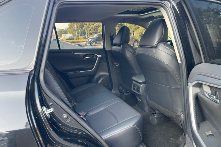 丰田 威兰达 2022款 2.0L CVT两驱豪华版中控内饰7002