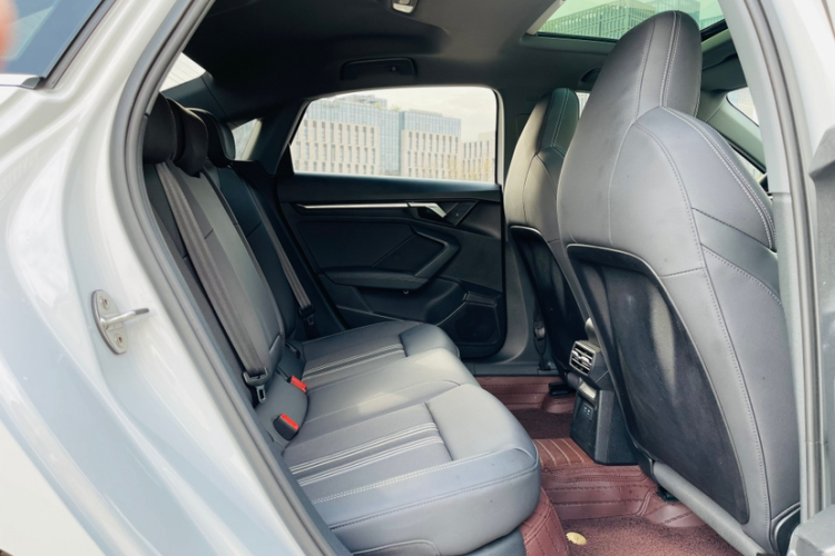 奥迪A3 2023款 改款 A3L Limousine 35 TFSI 时尚运动型中控内饰7009