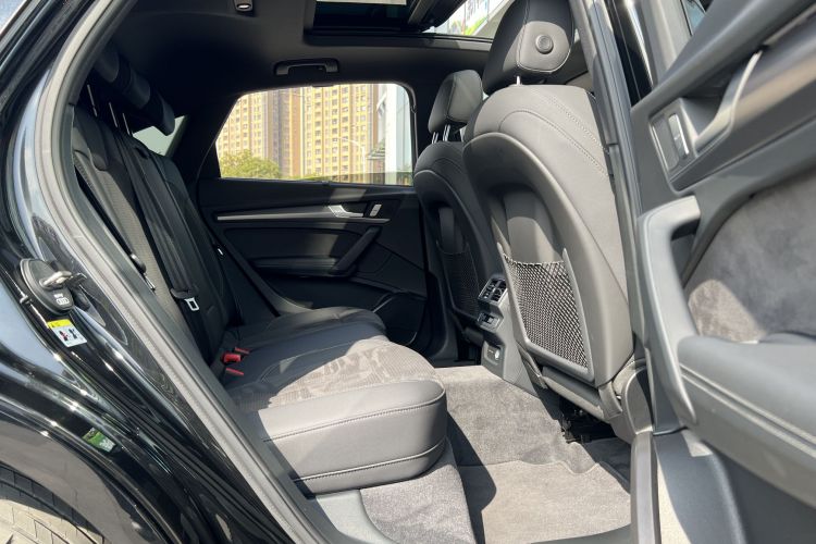 奥迪Q5L Sportback 2024款 40 TFSI 豪华型中控内饰7006