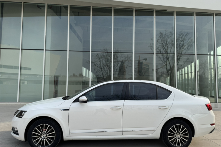 斯柯达 明锐 2018款 1.6L 自动豪华版车身外观6004