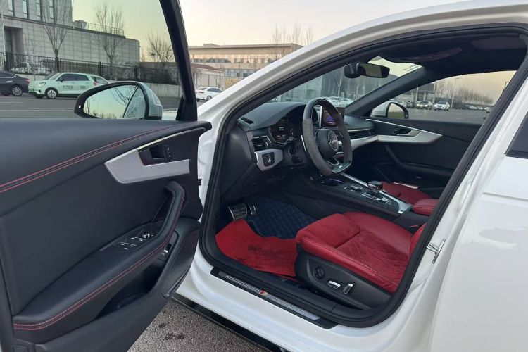 奥迪A4L 2017款 40 TFSI 时尚型中控内饰7001