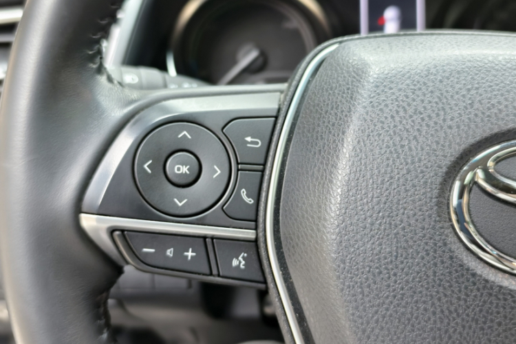 丰田 凯美瑞 2023款 双擎 2.5HGVP 领先版中控内饰7011