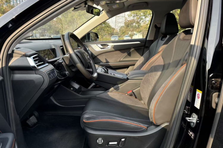 魏牌 玛奇朵DHT-PHEV 2021款 1.5L 大师版中控内饰7002