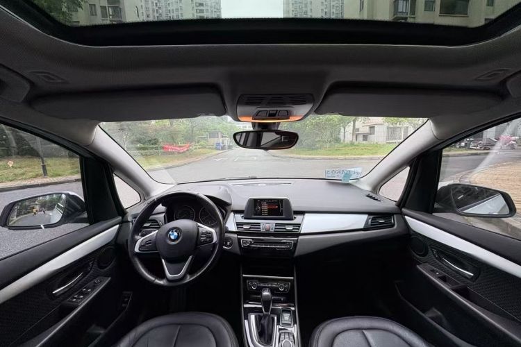 宝马2系多功能旅行车 2015款 218i 领先型中控内饰7003