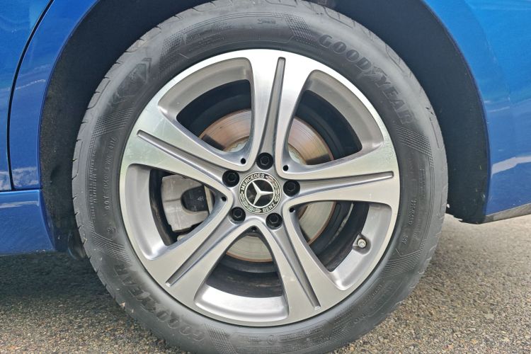 奔驰C级 2022款 改款 C 200 L 运动版局部细节9002