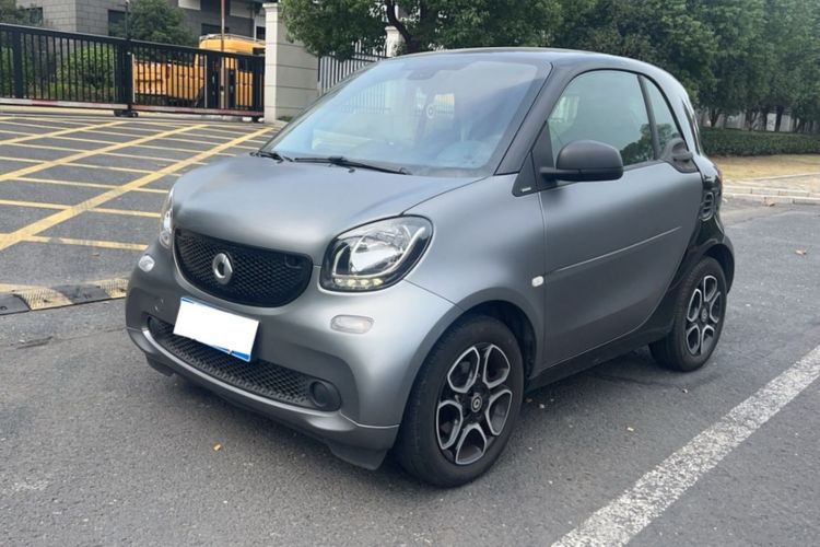 smart fortwo 2019款 0.9T 66千瓦硬顶风擎版 国VI车身外观1