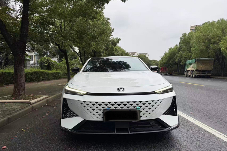 长安UNI-V 2024款 1.5T 尊贵运动型车身外观6005
