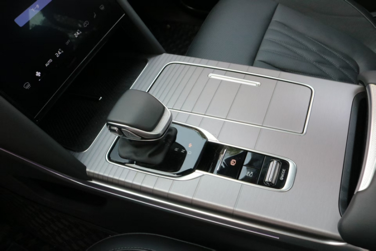 红旗HS7 PHEV 2024款 2.0T PHEV 四驱旗畅版 6座中控内饰7005