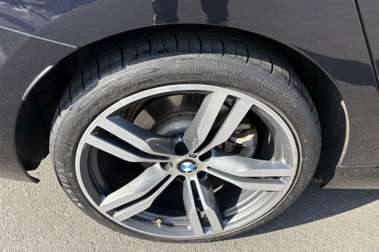 宝马6系GT 2019款 630i M运动大旅行家版车身外观6002