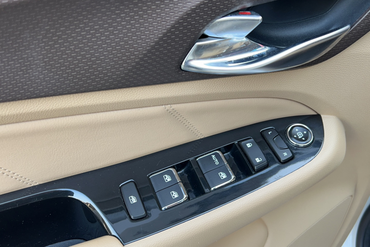 宝骏730 2017款 1.8L iAMT豪华型 7座局部细节9001