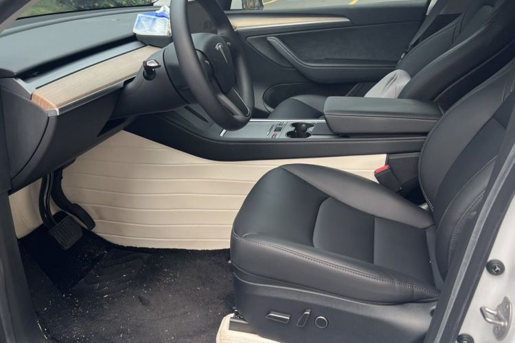 特斯拉 Model Y 2022款 改款 后轮驱动版中控内饰7002