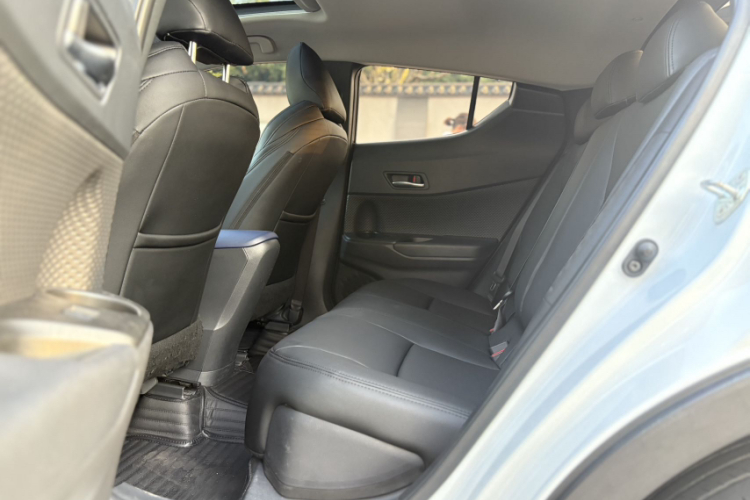 丰田C-HR 2022款 2.0L 舒适版中控内饰7004