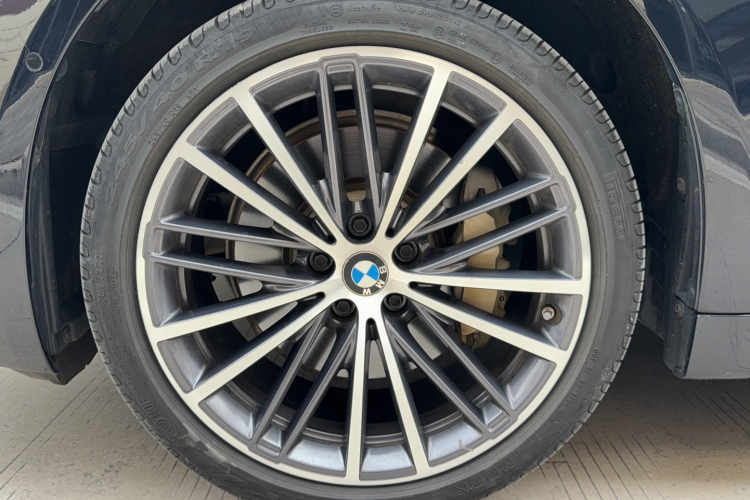 宝马5系 2023款 530Li 领先型 M运动套装车身外观6006