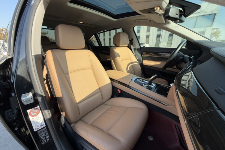 宝马7系 2014款 730Li 臻享型局部细节9007
