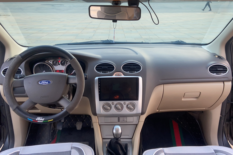 福特 福克斯 2013款 三厢经典 1.8L 手动基本型中控内饰7013