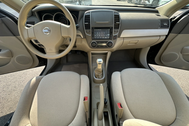 日产 轩逸 2012款 经典 1.6XE 手动舒适版中控内饰7004