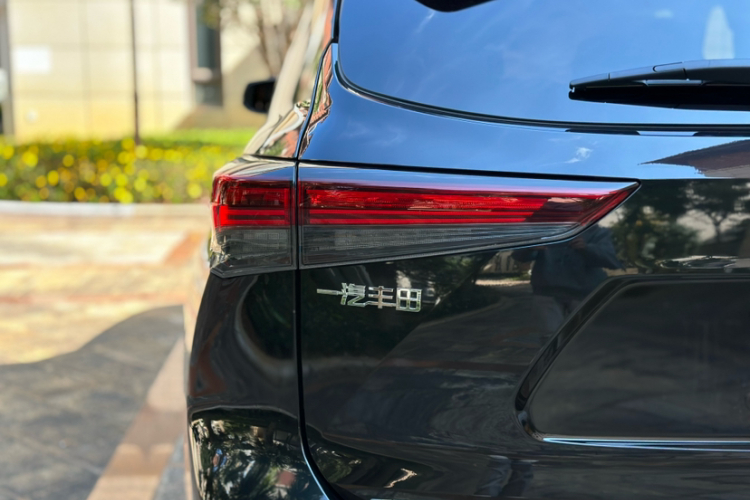 丰田 皇冠陆放 2024款 2.5L HEV四驱尊贵版车身外观6007